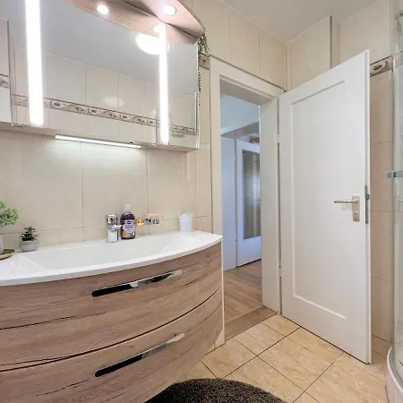 Charmantes 3 Zimmer Korbstadt-apartment, Terrasse, Wanderwege, Optimale Anbindung Apartmán *